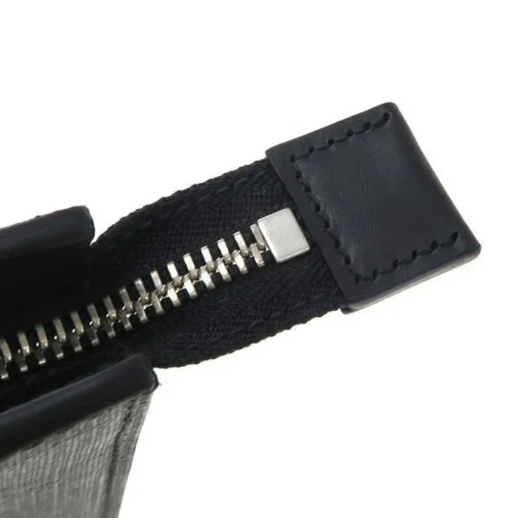 Gucci GG Supreme Clutch Bag - Picture 7 of 9